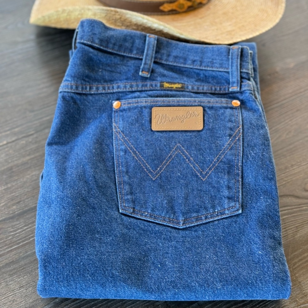 SZ: Alt 40x30 Like new: WRANGLER 13MWZPW COWBOY CUT ORIGINAL FIT PREWASHED JEANS